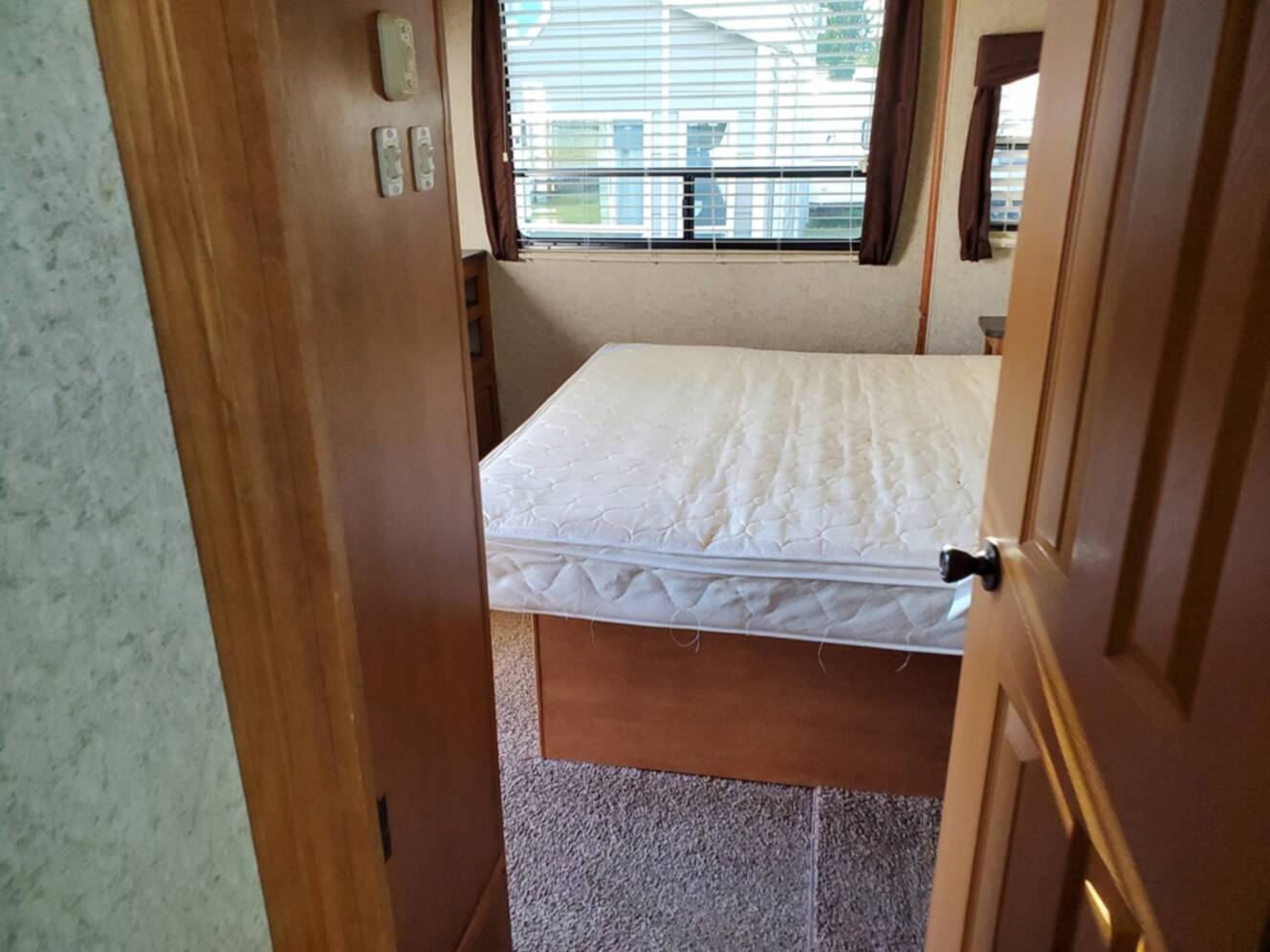 A photo of this 2011 Heartland COUNTRY RIDGE CR 40FKSS