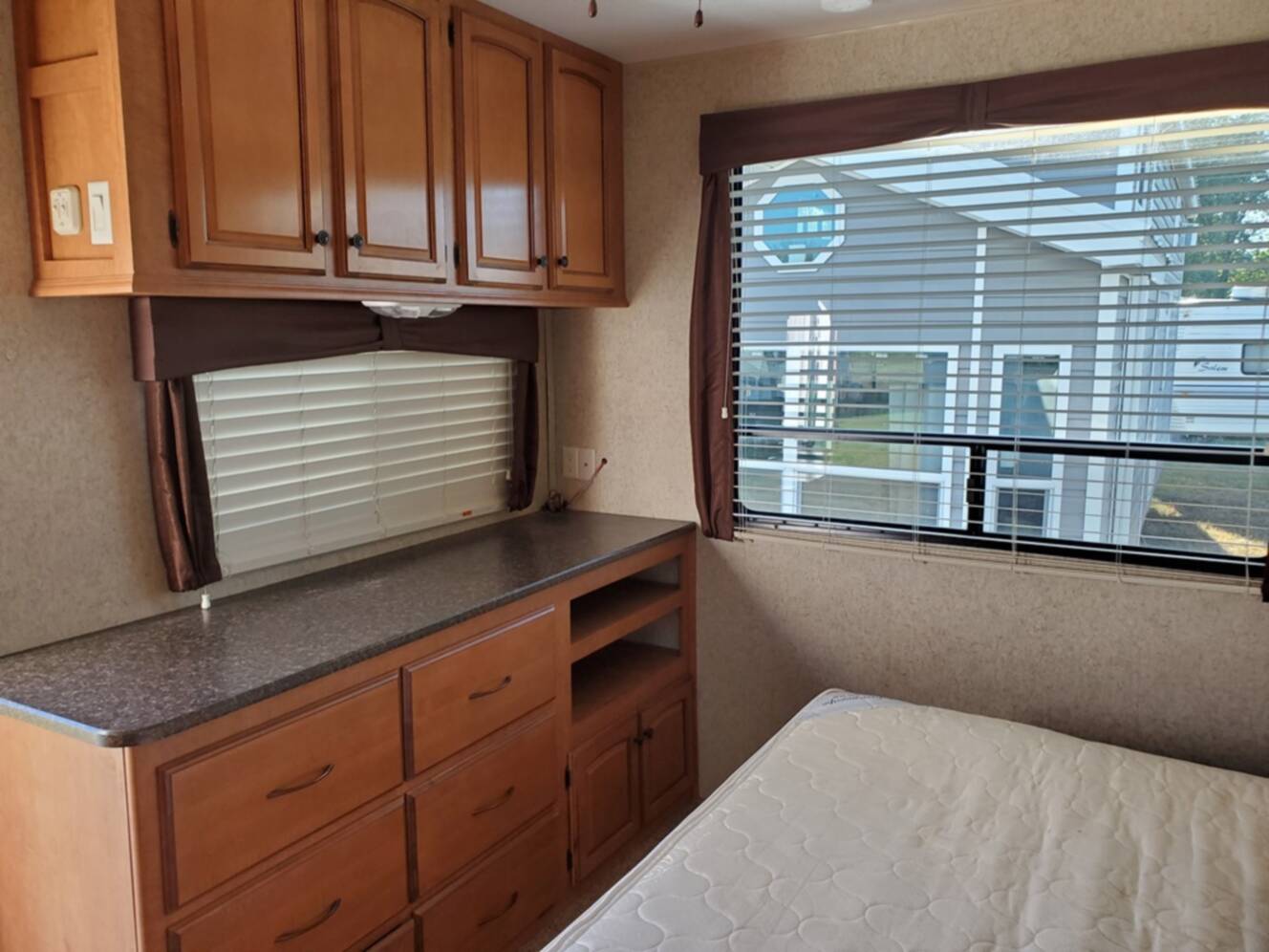 A photo of this 2011 Heartland COUNTRY RIDGE CR 40FKSS