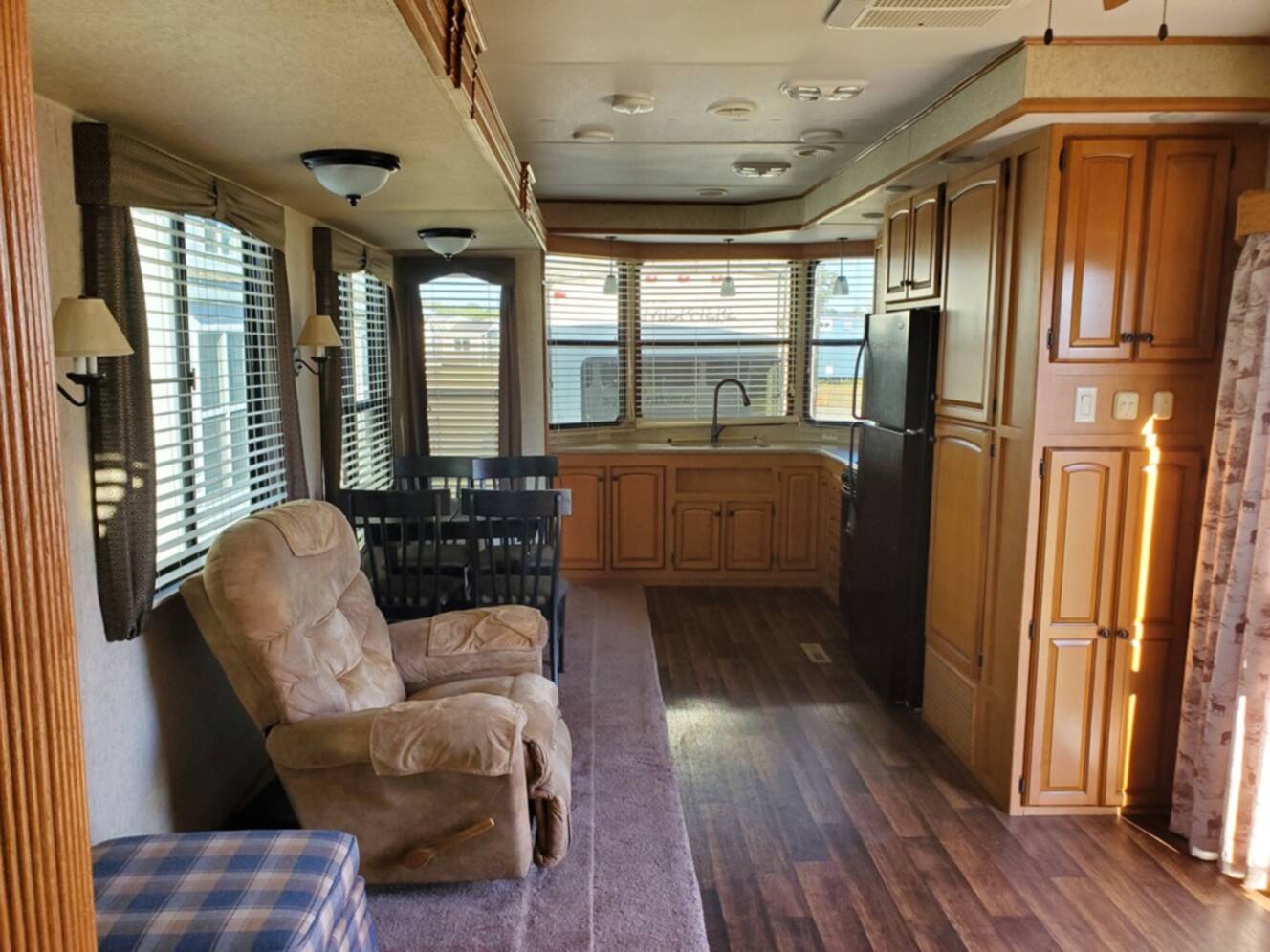 A photo of this 2011 Heartland COUNTRY RIDGE CR 40FKSS