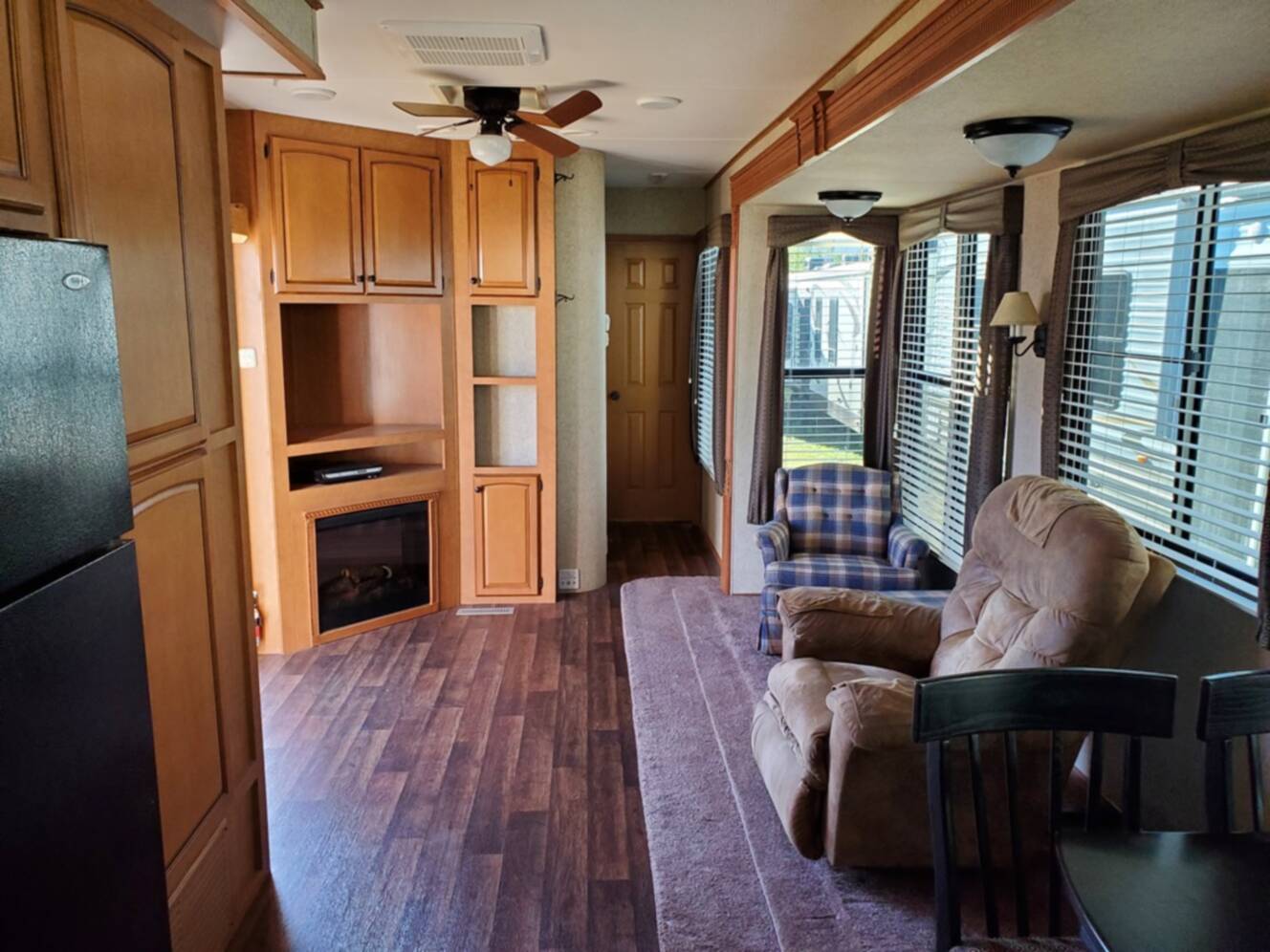 A photo of this 2011 Heartland COUNTRY RIDGE CR 40FKSS