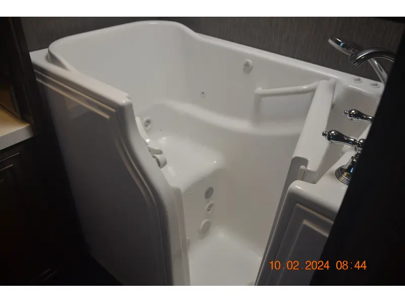 2019 Thor Motor Coach Aria 3901
