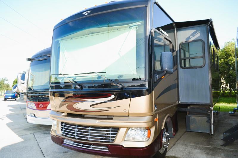 2013 Fleetwood BOUNDER 36E in titusville FL