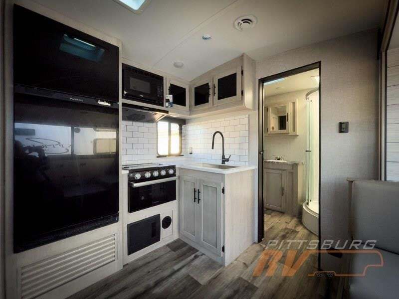 Used 2023 Crossroads Sunset Trail Super Lite 253RB SS253RB For Sale in