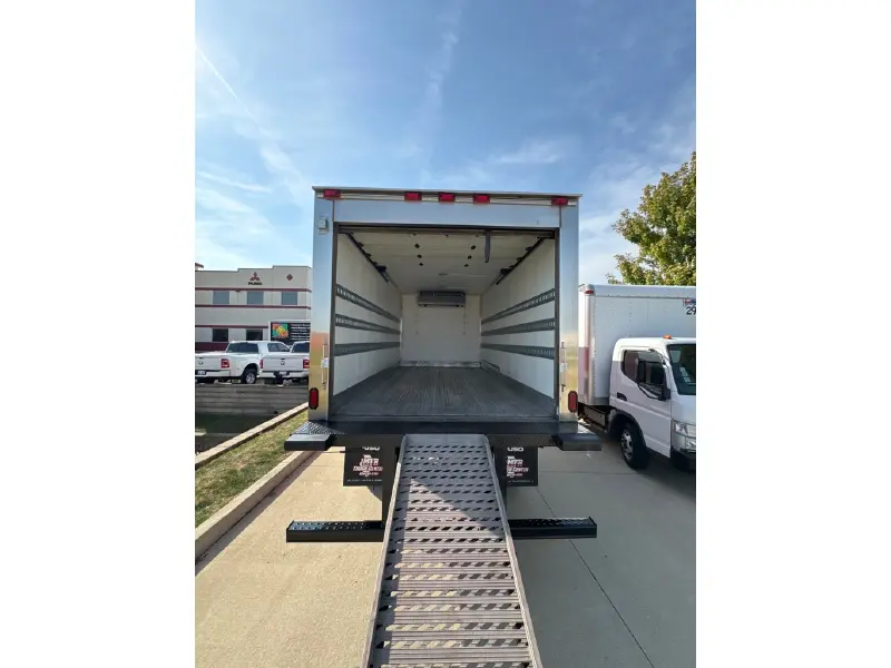 2018 FREIGHTLINER BUSINESS CLASS M2 106