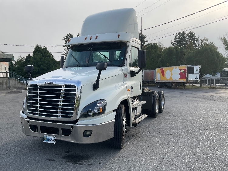 2018 Freightliner Cascadia 125" Sleeper Cab photo 3