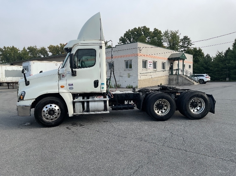 2018 Freightliner Cascadia 125" Sleeper Cab photo 4