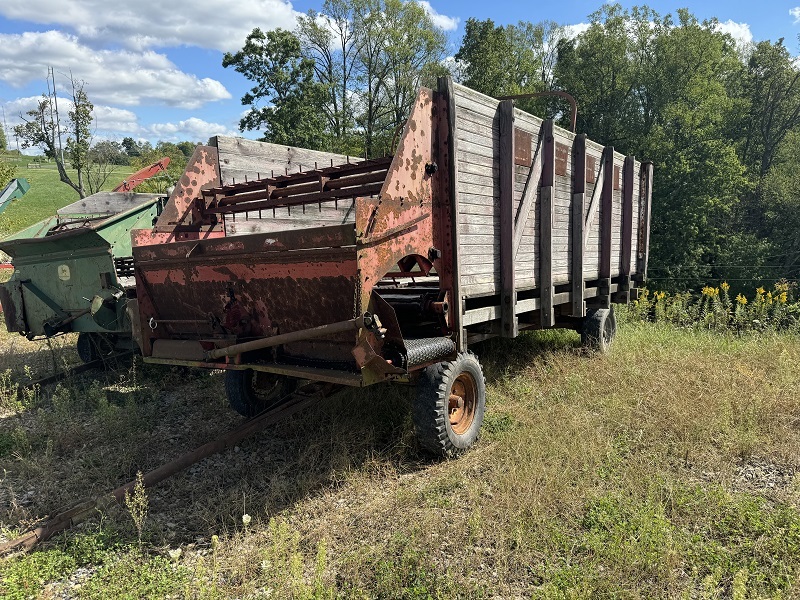 GEHL BU710 in Lewisville, OH