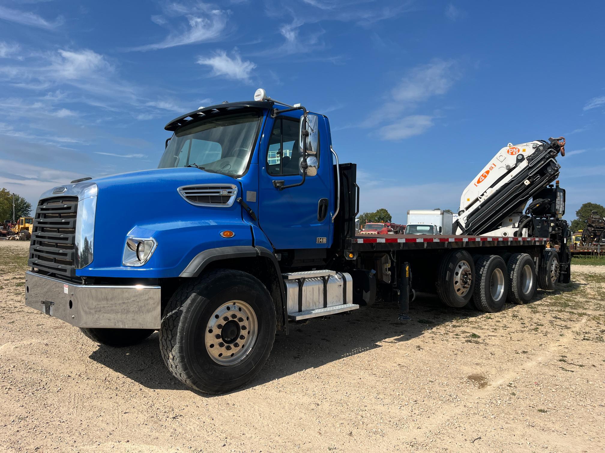 2015 FREIGHTLINER 114 SD in Bonduel, WI