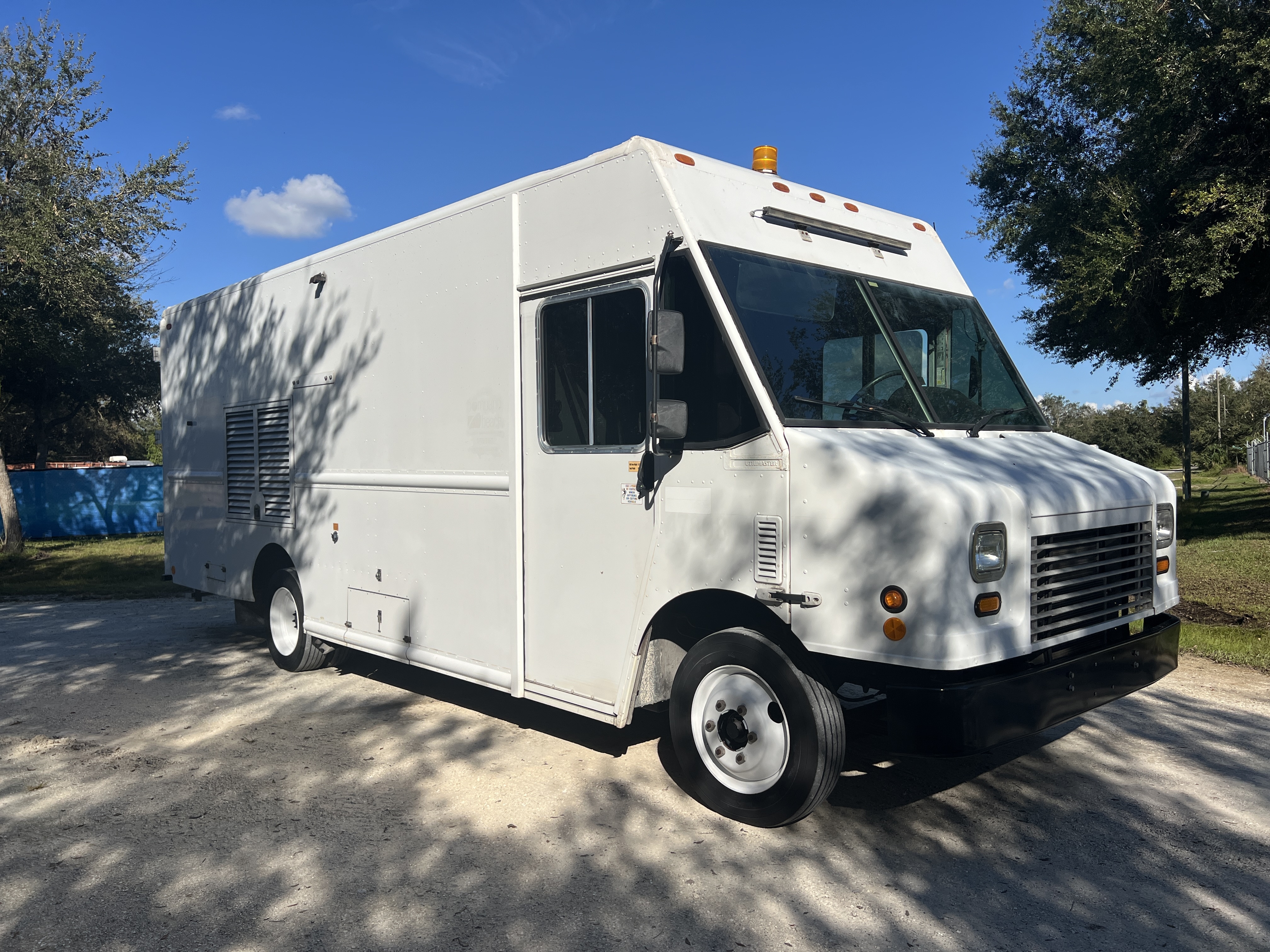 2008 FREIGHTLINER BOX TRUCK in Lake Placid, FL