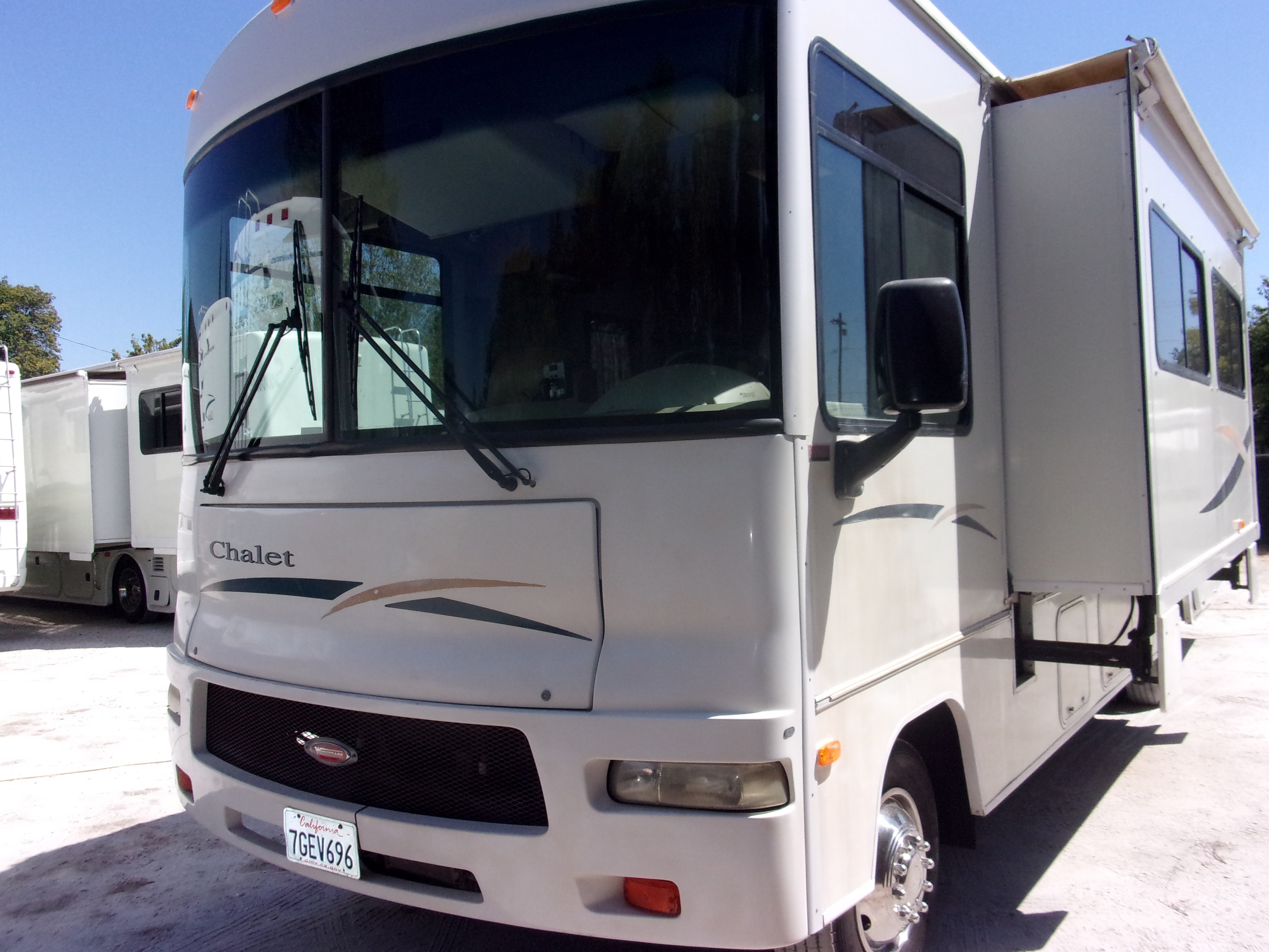 2008 Winnebago CHALET 30BR in canoga park CA