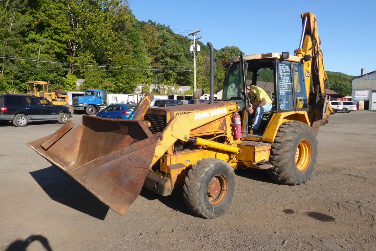 1986 DEERE 710B Backhoe