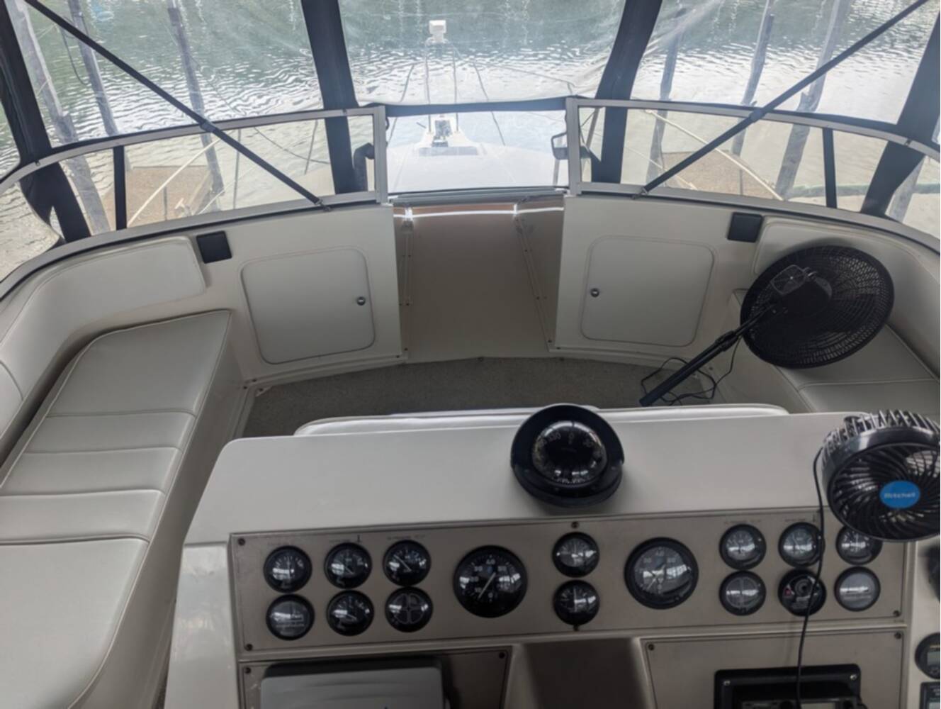 A photo of this 1997 Carver Santego 380