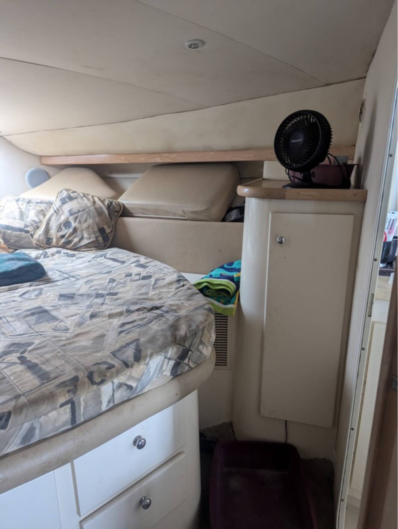 A photo of this 1997 Carver Santego 380