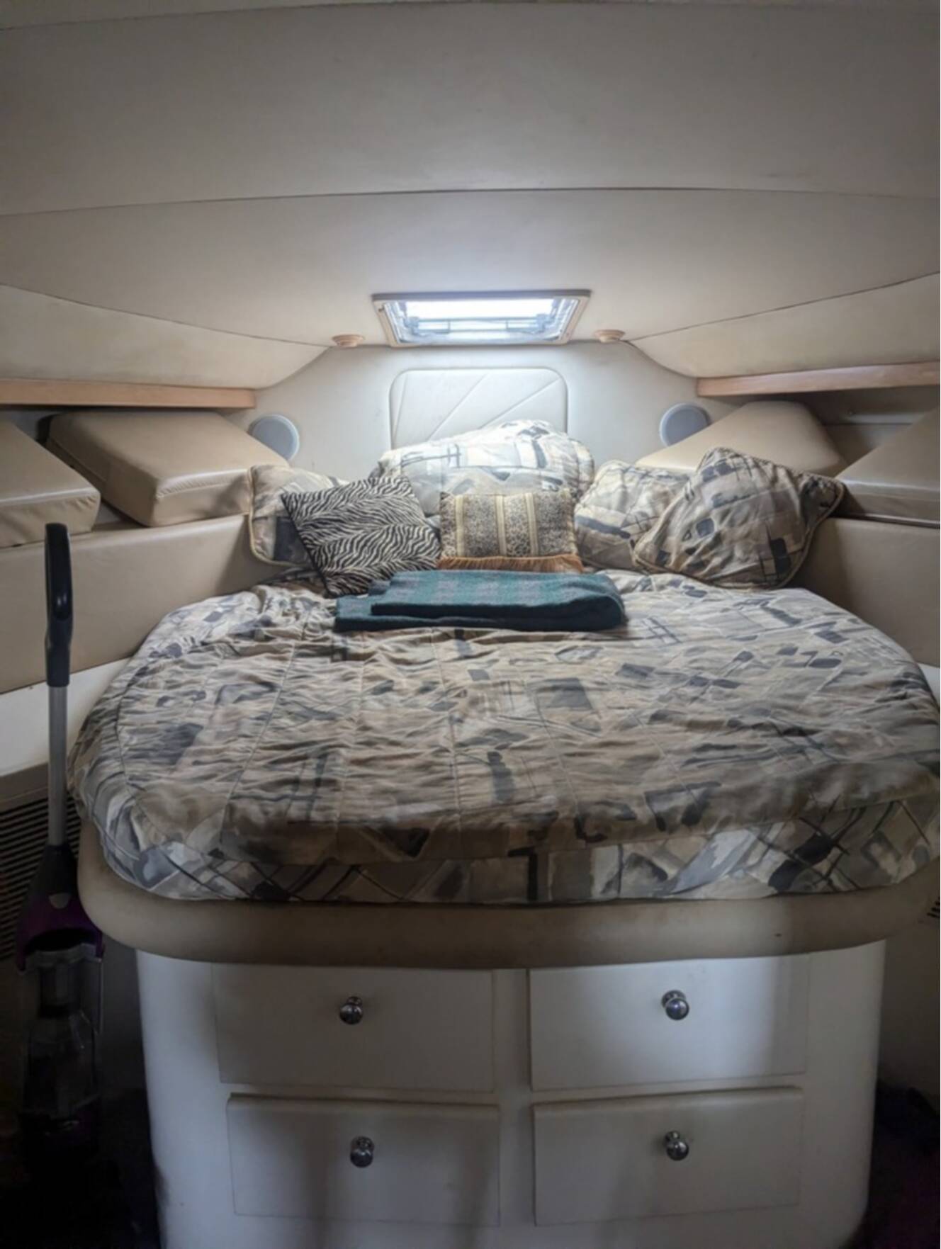 A photo of this 1997 Carver Santego 380