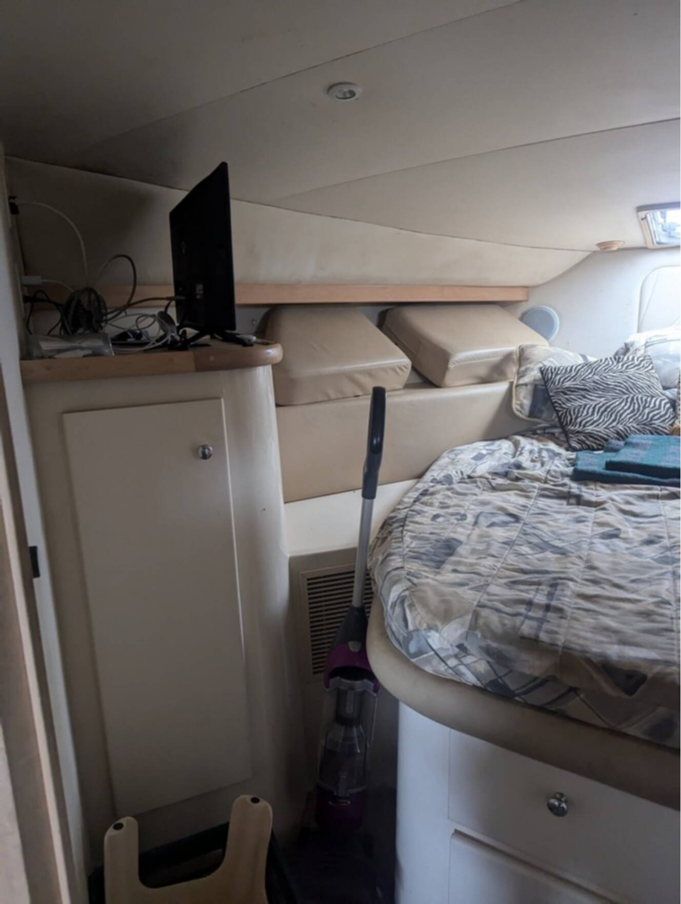 A photo of this 1997 Carver Santego 380
