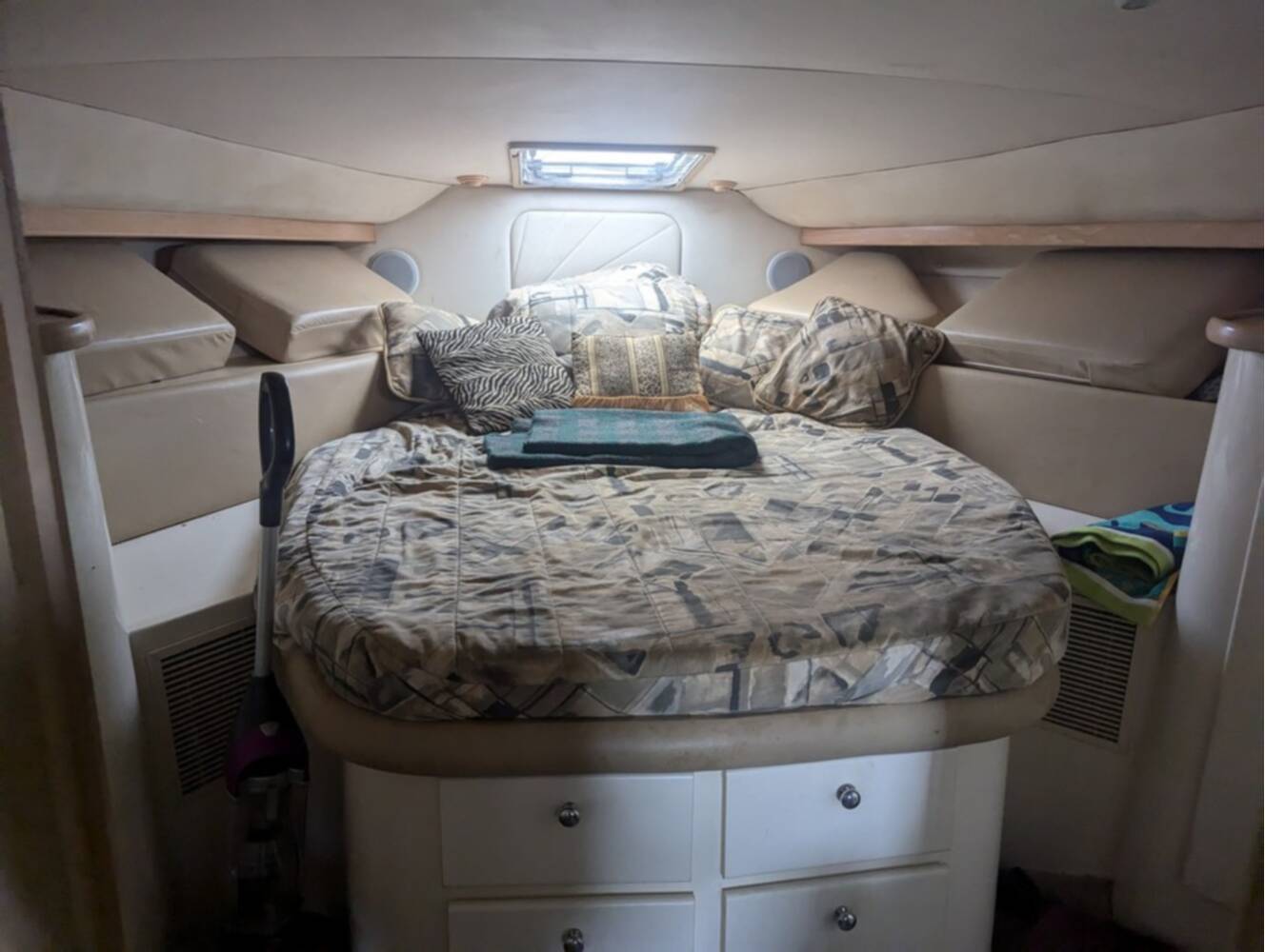 A photo of this 1997 Carver Santego 380