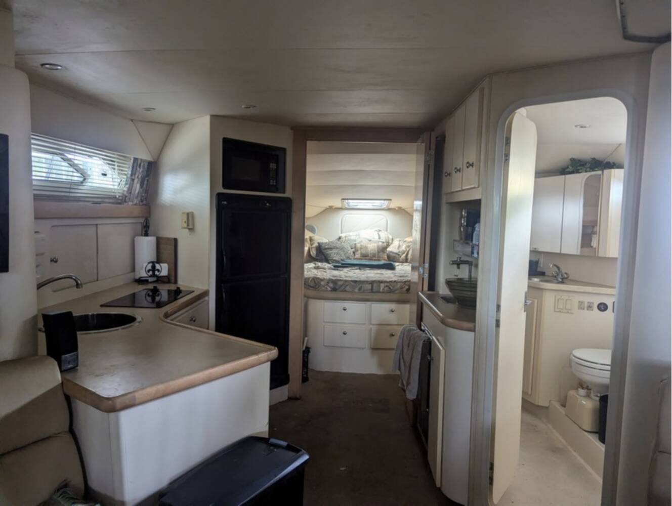 A photo of this 1997 Carver Santego 380