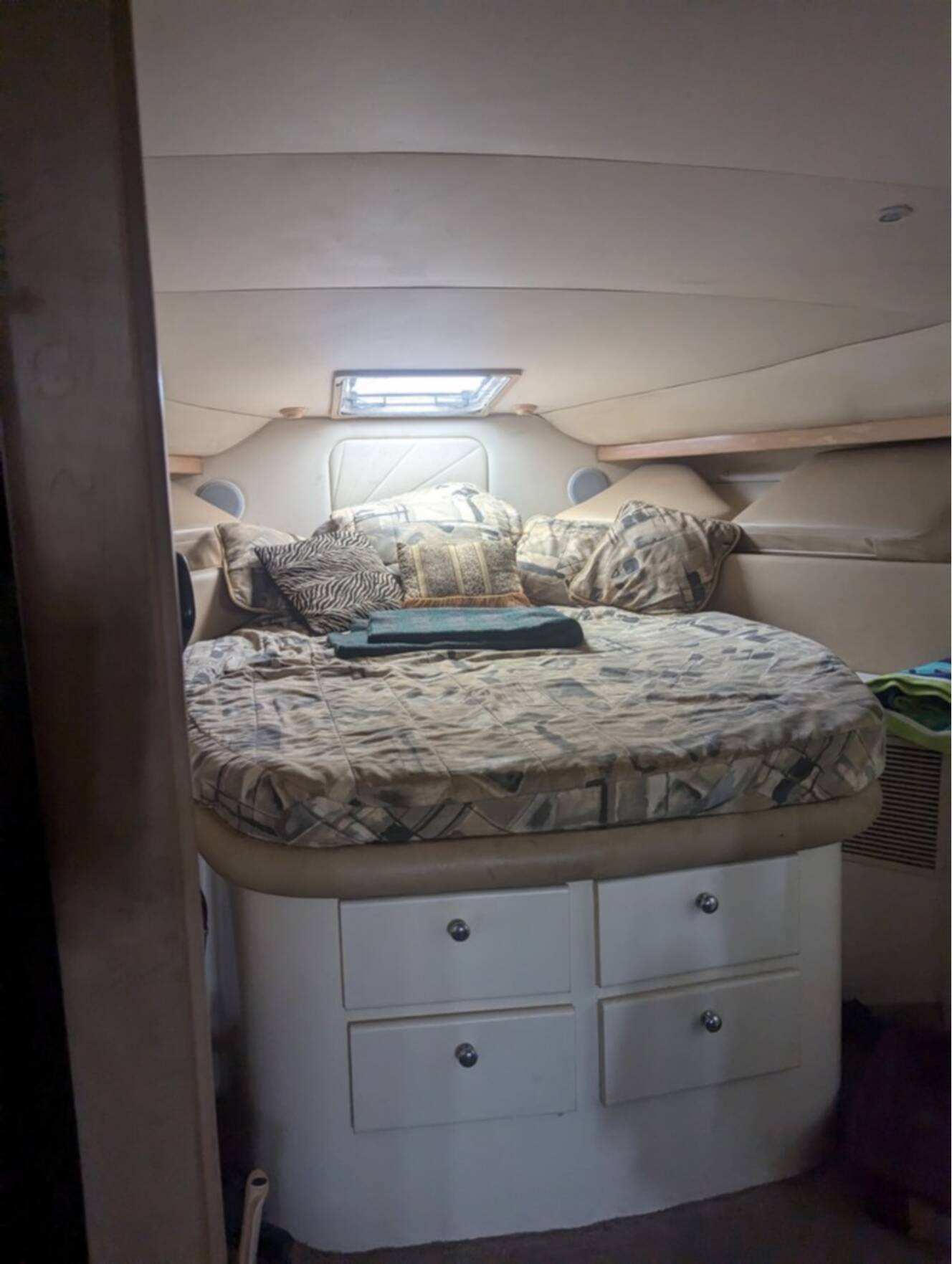 A photo of this 1997 Carver Santego 380
