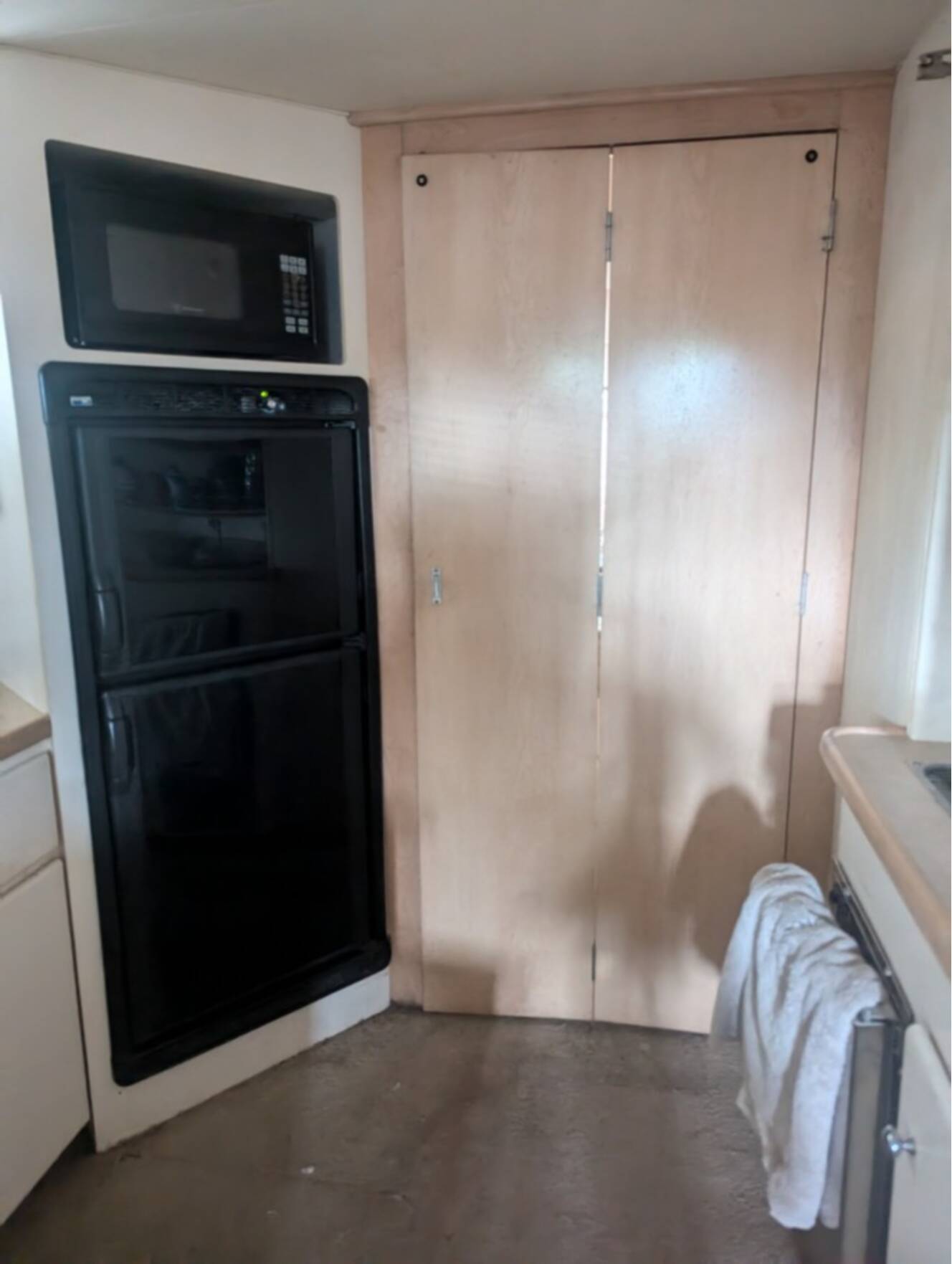 A photo of this 1997 Carver Santego 380