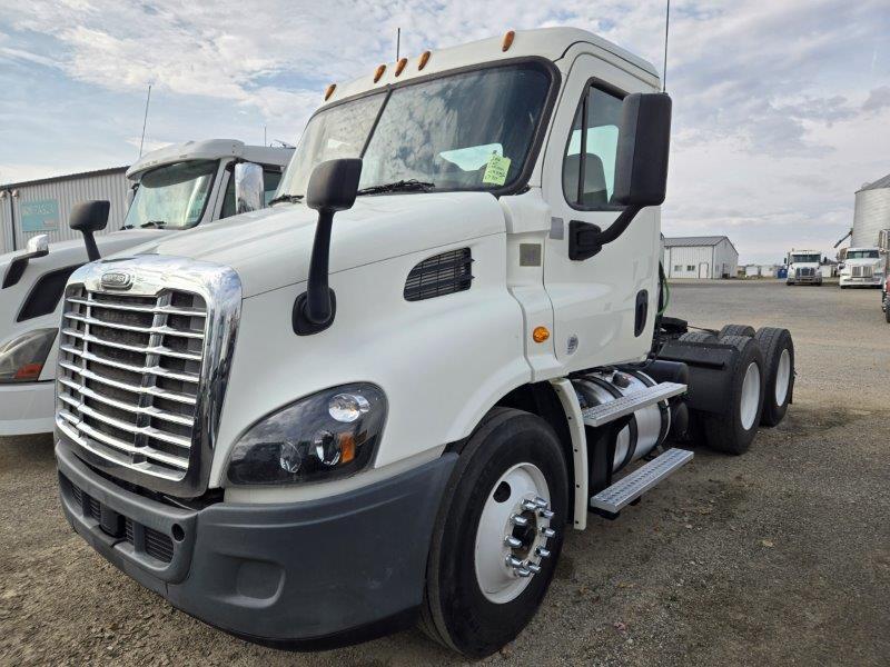 2016 FREIGHTLINER CASCADIA in Delta, OH