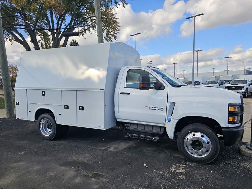 2024 CHEVROLET SILVERADO 5500MD in Center Line, MI