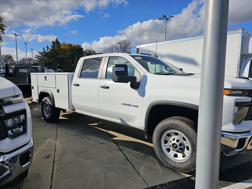 2024 CHEVROLET SILVERADO 3500HD in Center Line, MI