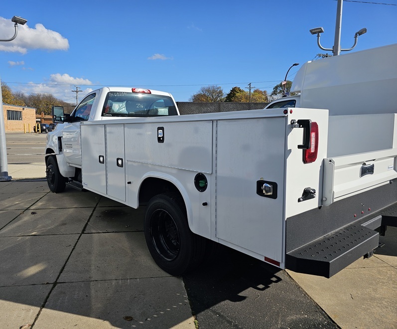 2023 CHEVROLET SILVERADO 5500MD in Center Line, MI