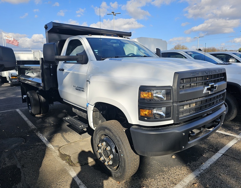 2024 CHEVROLET SILVERADO 5500MD in Center Line, MI