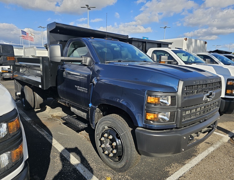 2024 CHEVROLET SILVERADO 5500MD in Center Line, MI