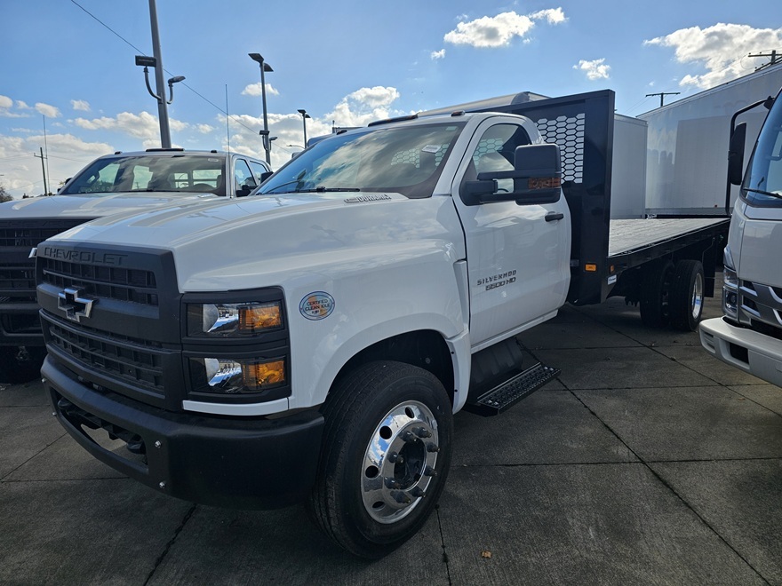 2024 CHEVROLET SILVERADO 5500MD in Center Line, MI