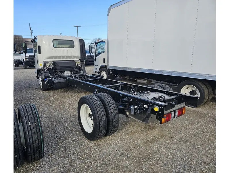 2025 ISUZU NRR