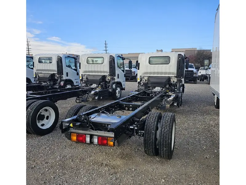 2025 ISUZU NRR