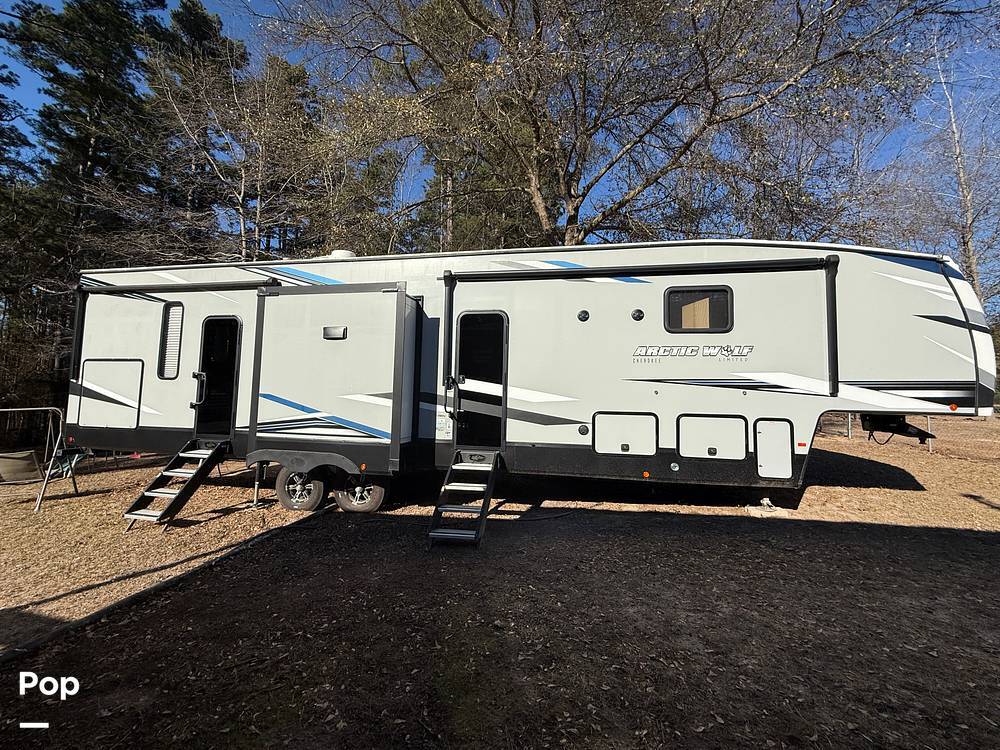 forest さま SOLD! - Used 2021 Forest River Cherokee Arctic Wolf Suite