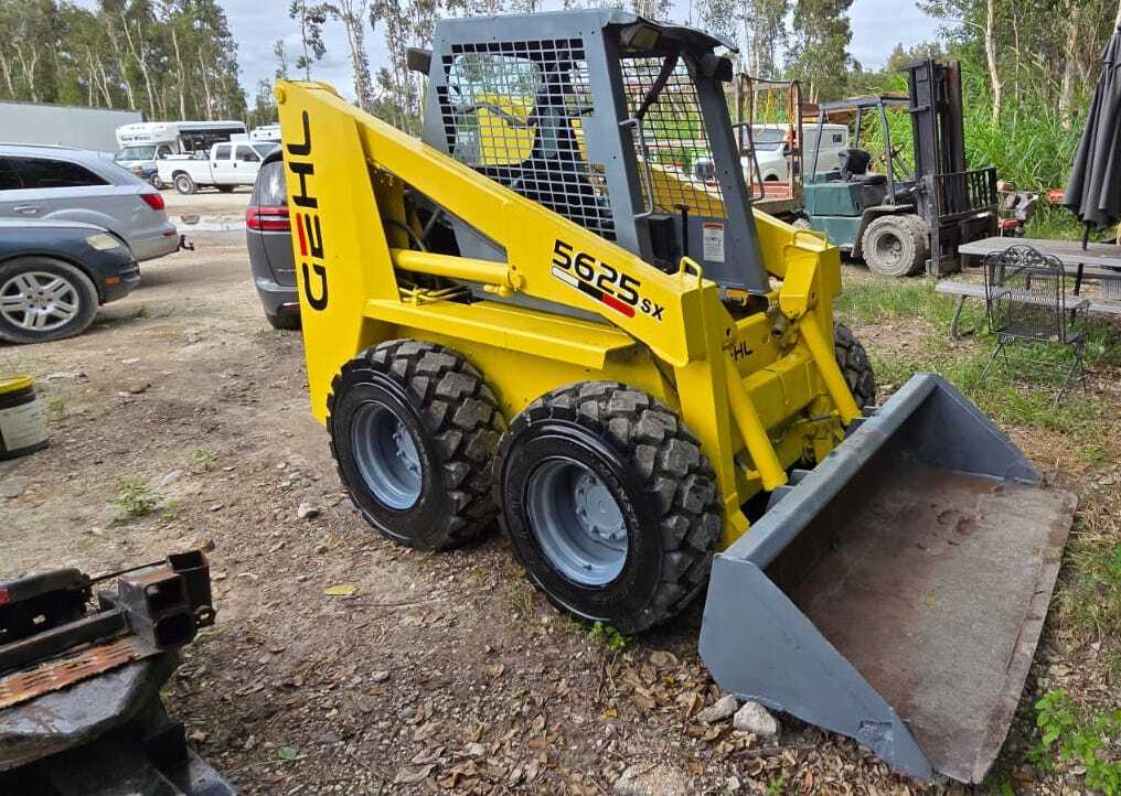 1999 GEHL 5625SX in Miami, FL