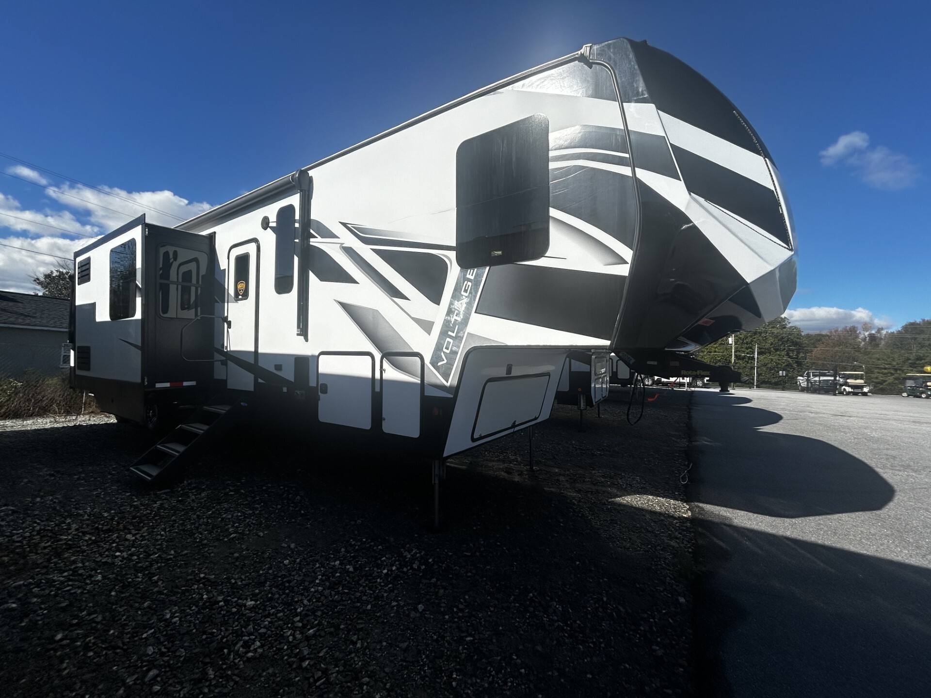 Dutchmen Voltage 4225 RVs For Sale near Woodstock, GA - RV Trader