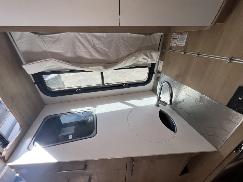 2020 LEISURE TRAVEL WONDER W24FTB