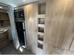 2020 LEISURE TRAVEL WONDER W24FTB