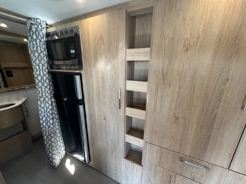 2020 LEISURE TRAVEL WONDER W24FTB