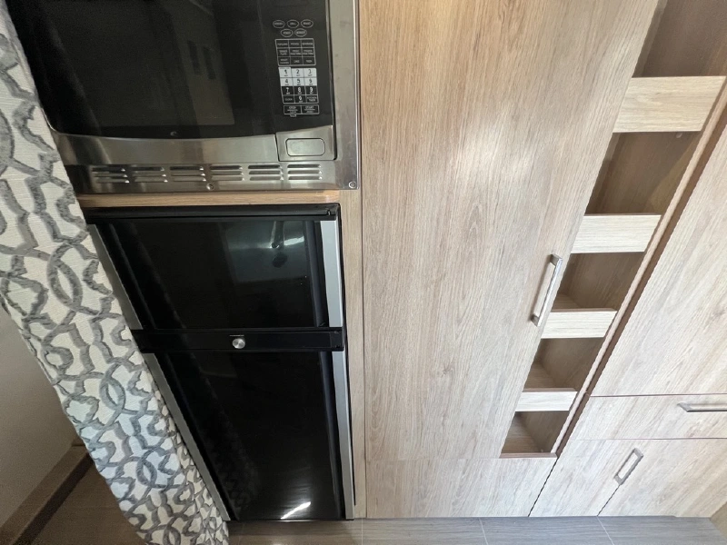 2020 LEISURE TRAVEL WONDER W24FTB