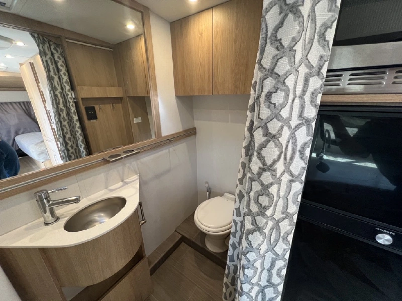 2020 LEISURE TRAVEL WONDER W24FTB