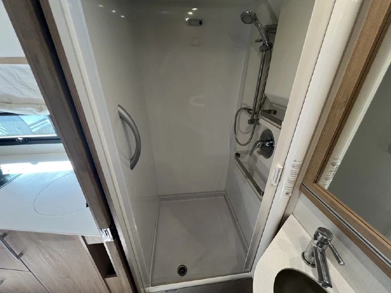 2020 LEISURE TRAVEL WONDER W24FTB