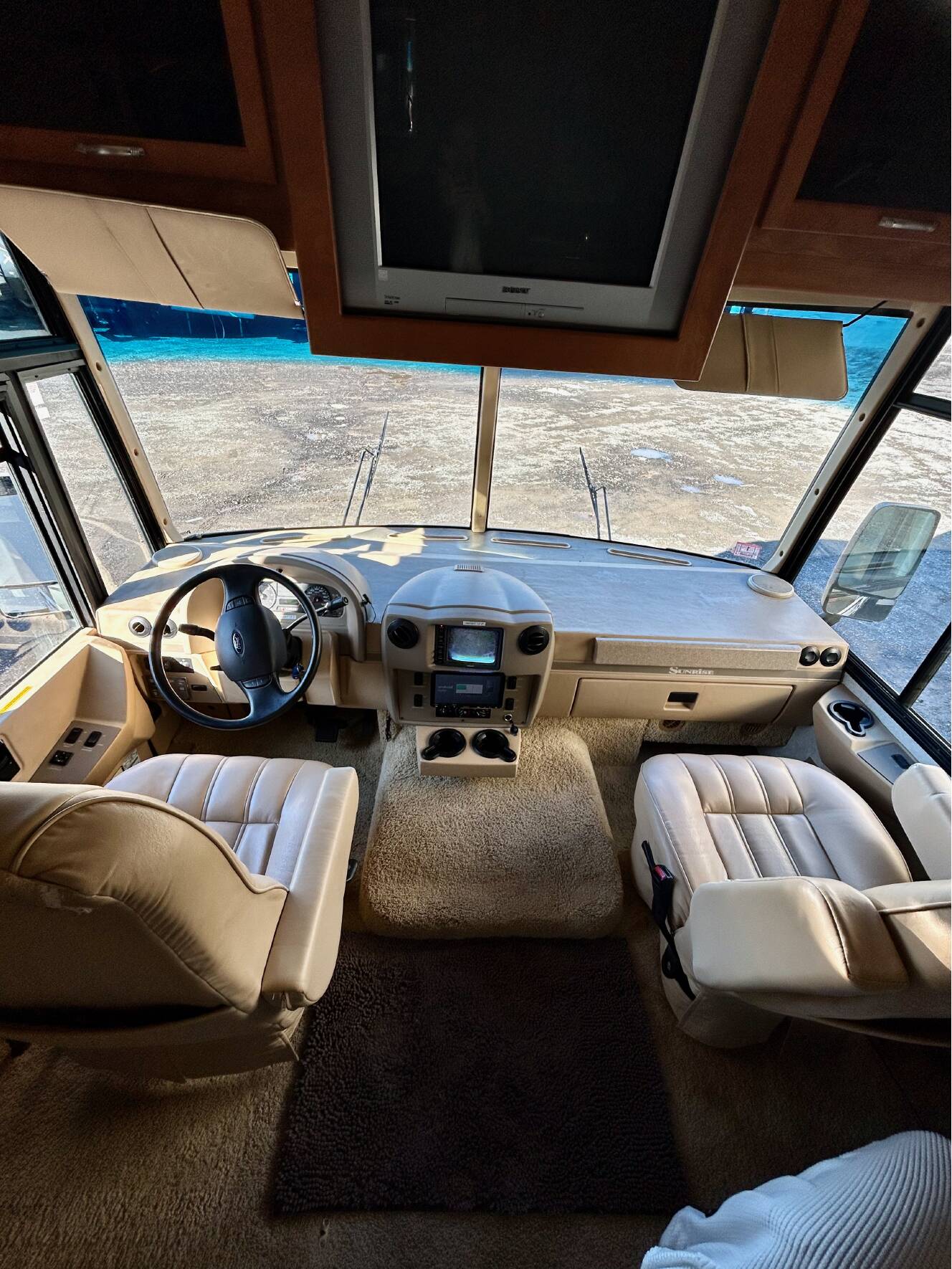 A photo of this 2006 Itasca SUNRISE33V