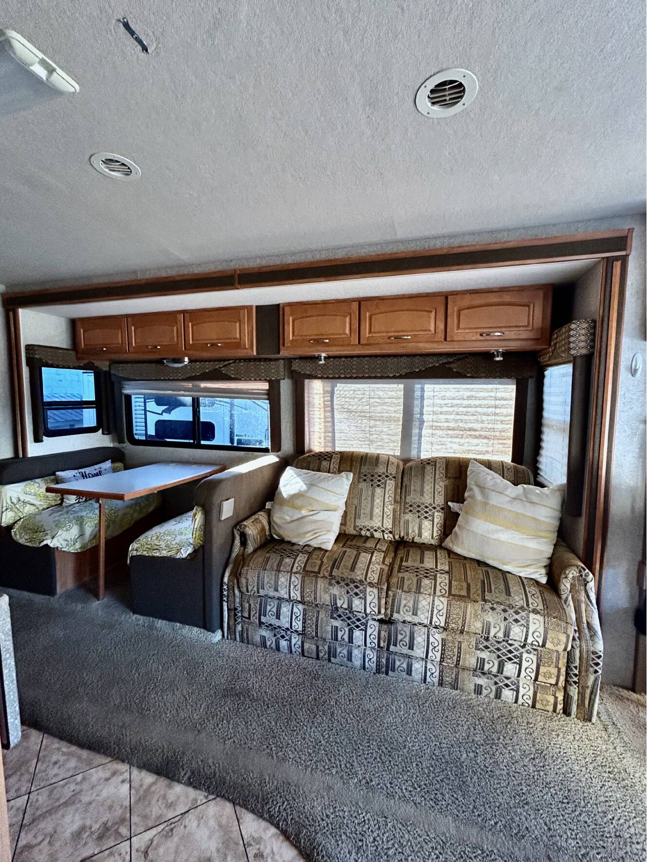 A photo of this 2006 Itasca SUNRISE33V
