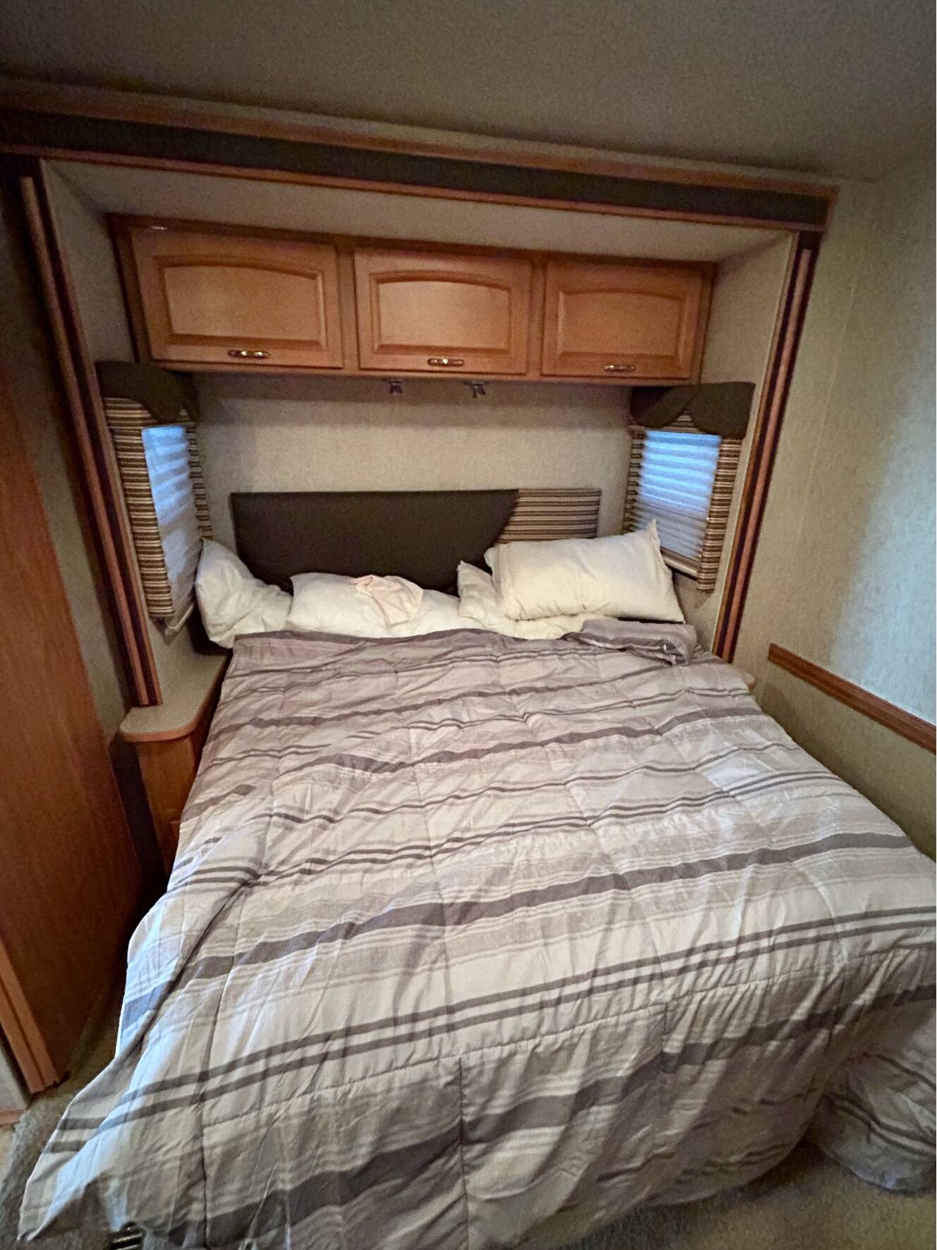 A photo of this 2006 Itasca SUNRISE33V