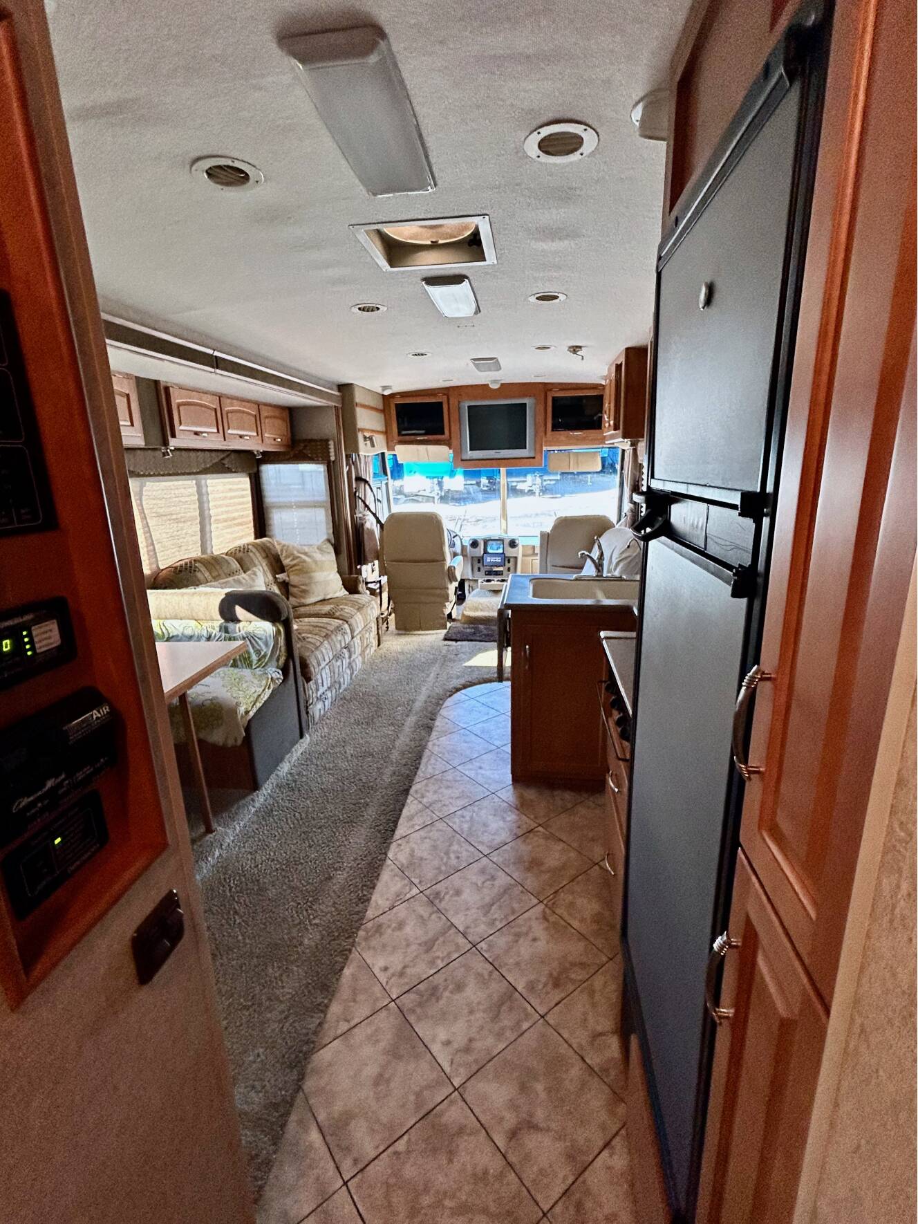 A photo of this 2006 Itasca SUNRISE33V
