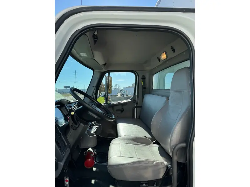 2022 FREIGHTLINER BUSINESS CLASS M2 106