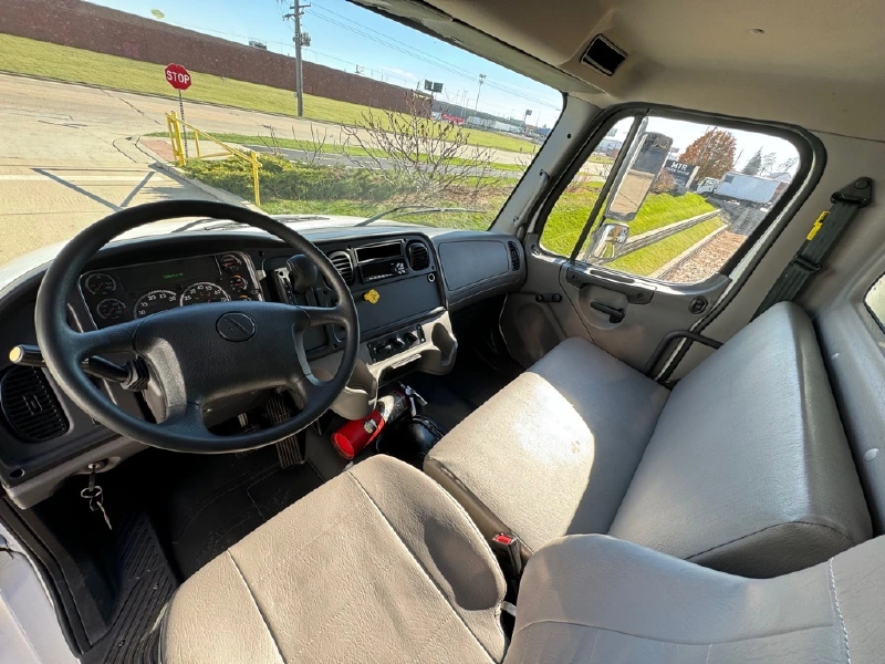 2022 FREIGHTLINER BUSINESS CLASS M2 106