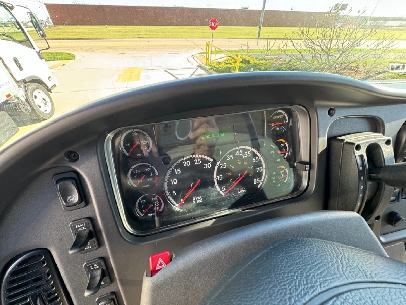 2022 FREIGHTLINER BUSINESS CLASS M2 106