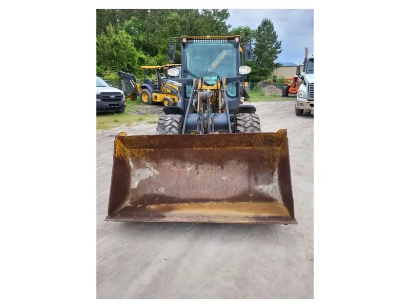2018 JOHN DEERE 204L