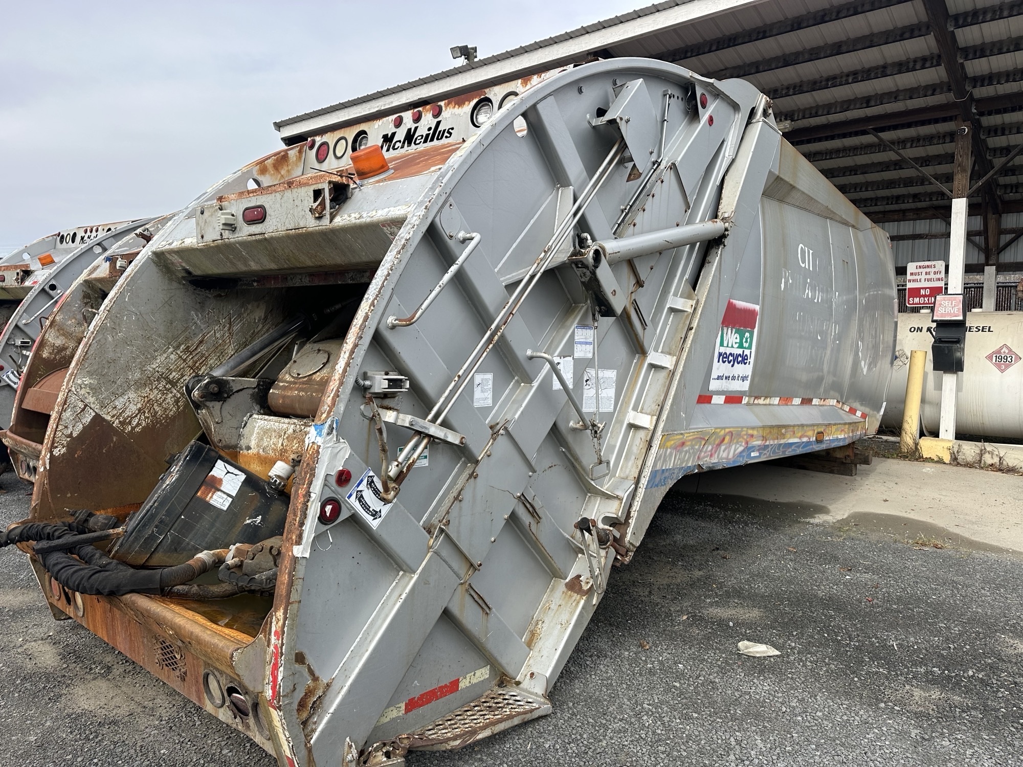2002 MCNEILUS 2513 in Bealeton, VA